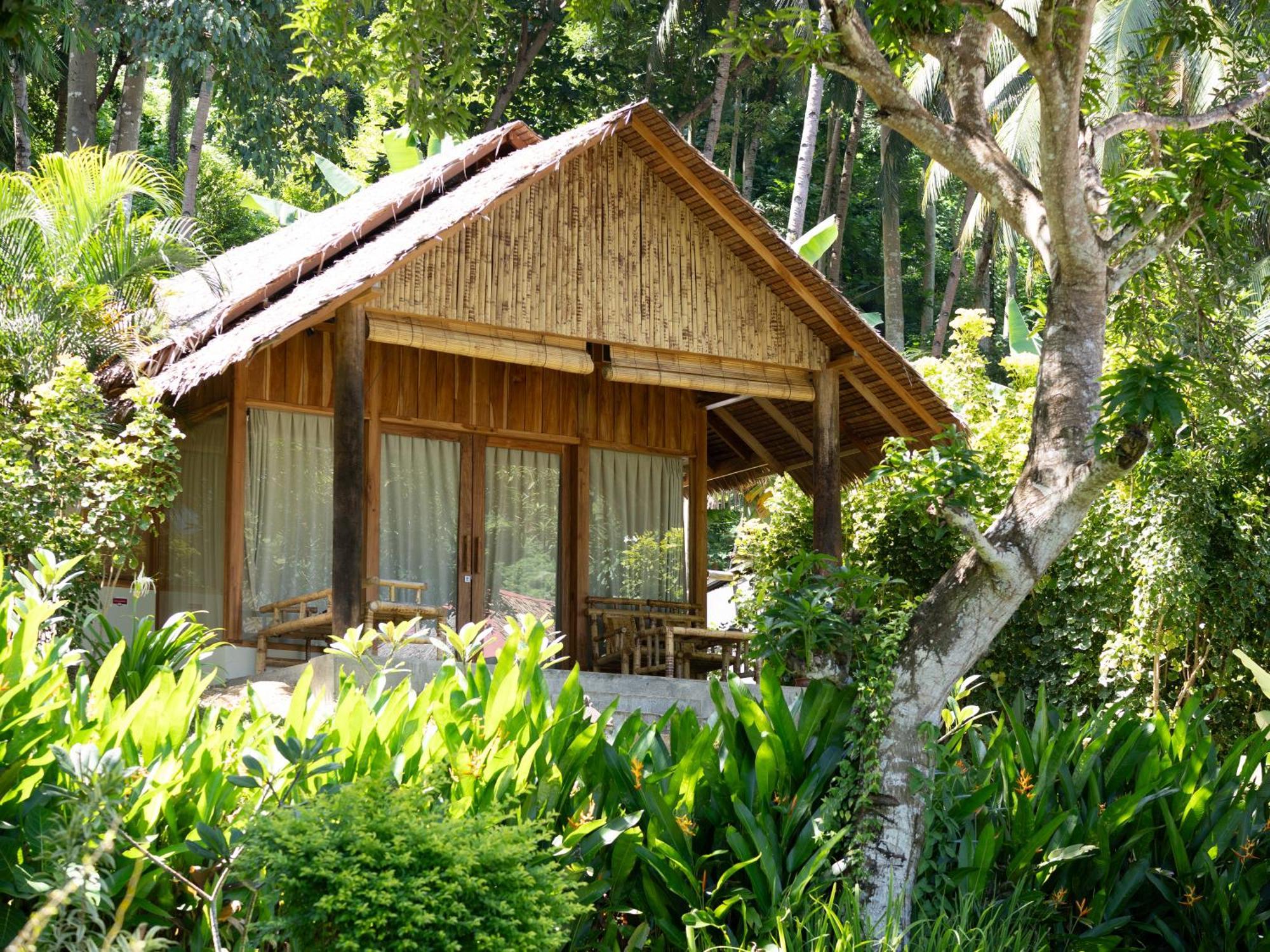 D'Lagoon Dive Resort Bitung Esterno foto