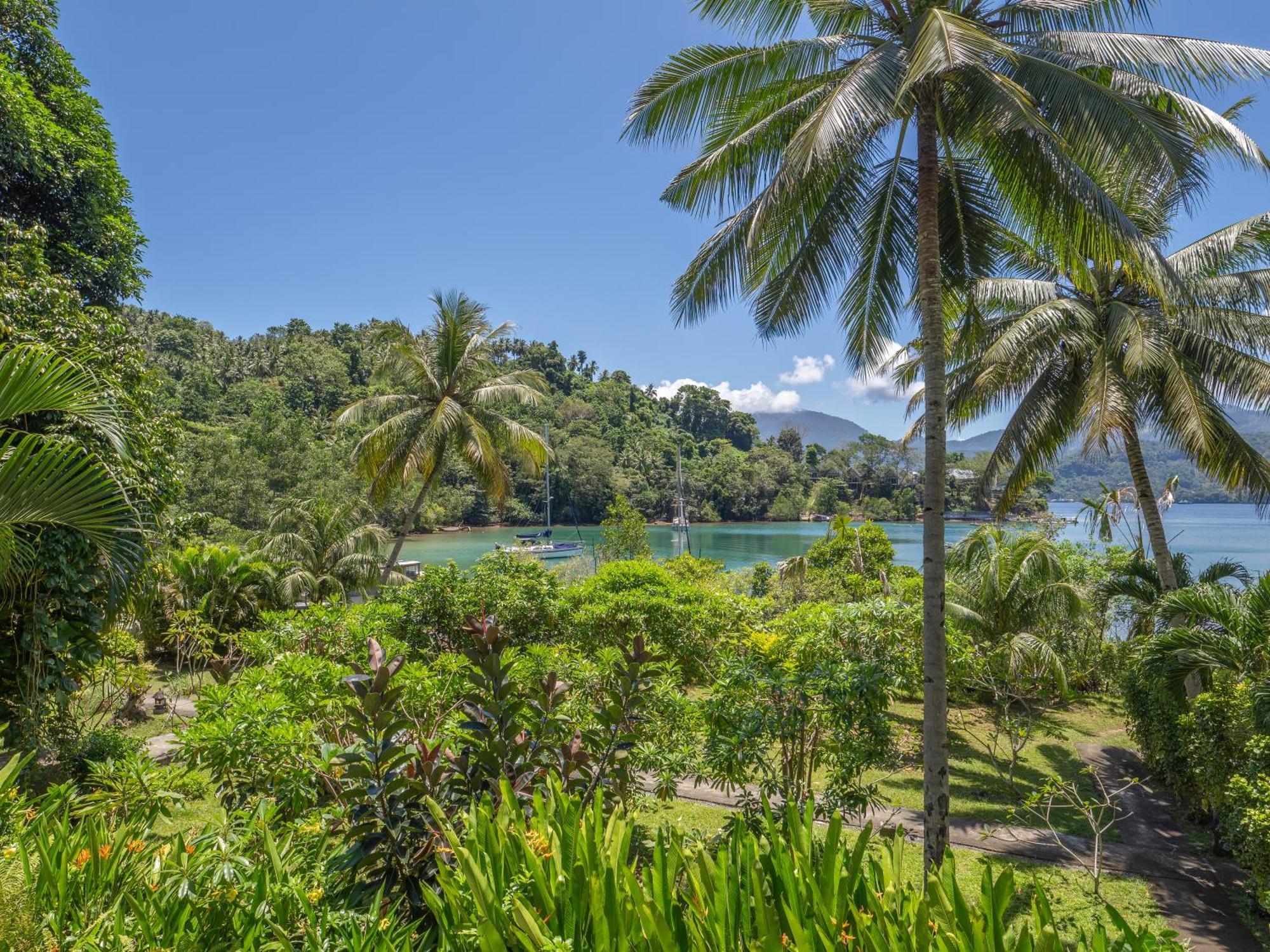 D'Lagoon Dive Resort Bitung Esterno foto